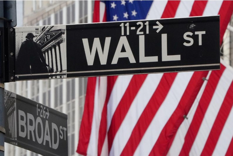 Thị Trường Chứng Khoán Hôm Nay: S&P 500 Giảm Khi Thuế Ô Tô Của Trump Có Hiệu Lực, Dữ Liệu Lạm Phát Được Chú Ý