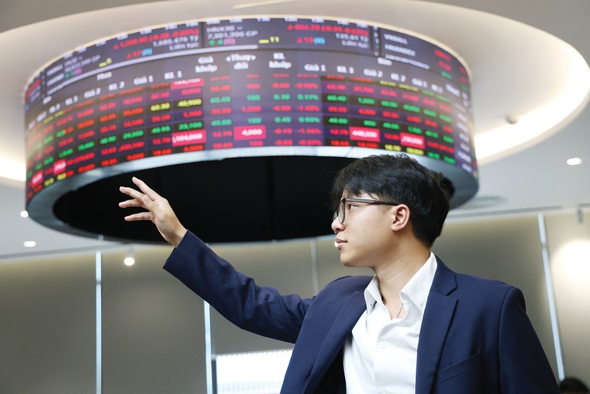Chờ cơ hội từ hàng thoái vốn: Nhà đầu tư kỳ vọng năm 2025 bùng nổ cổ phần hóa và thoái vốn nhà nước