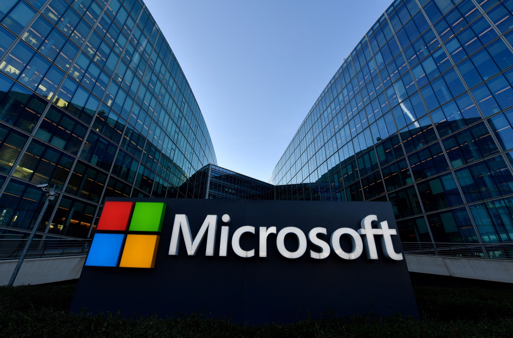 Microsoft nói về việc rút khỏi Trung Quốc, sa thải 2.000 nhân sự