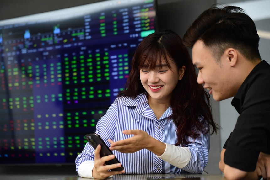 Giao dịch chứng khoán sáng 2/6: Cổ phiếu bất động sản vừa và nhỏ tăng tốc, VN-Index điều chỉnh nhẹ