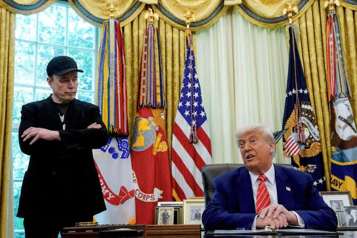 Trump đề xuất để “DOGE” xem xét trợ cấp dành cho Musk để tiết kiệm ngân sách