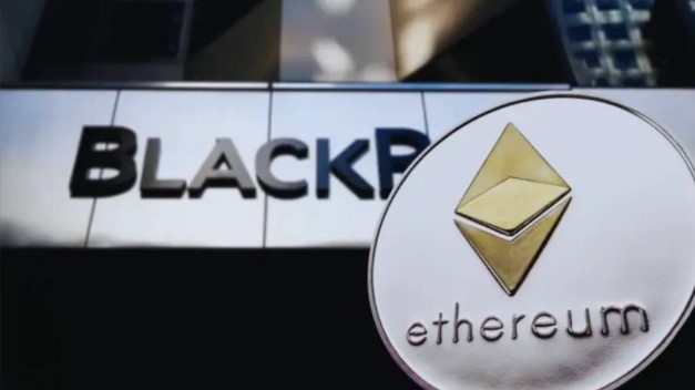 BlackRock và Canary Capital đang tích cực mở rộng ETF staking