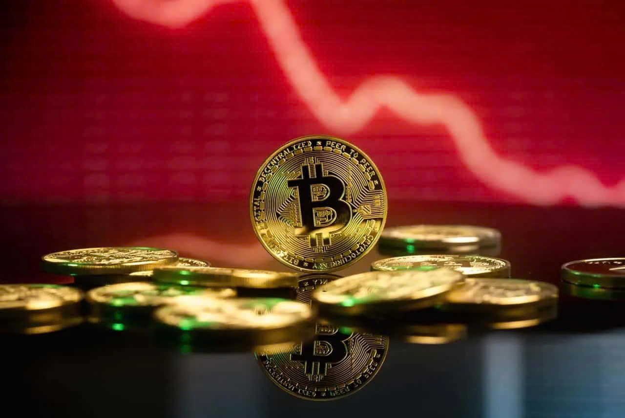 Cá voi bán tháo hơn 3 tỷ USD Bitcoin, nguy cơ rơi về 100.000 USD?